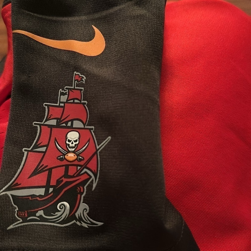 NFL Tampa Bay Bucs jersey shirt - Picture 6 of 6